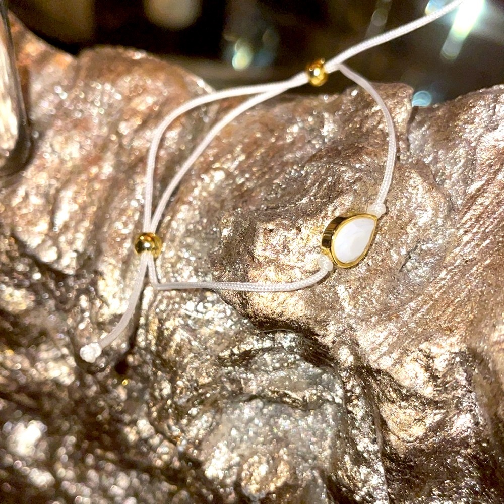 New GORJANA 18k gold plated “CALMING” bracelet - Picture 9 of 17